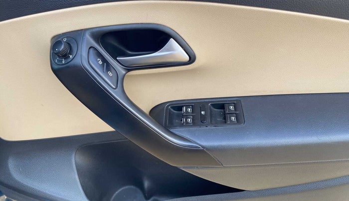 2016 Volkswagen Ameo HIGHLINE1.2L, Petrol, Manual, 76,913 km, Driver Side Door Panels Control