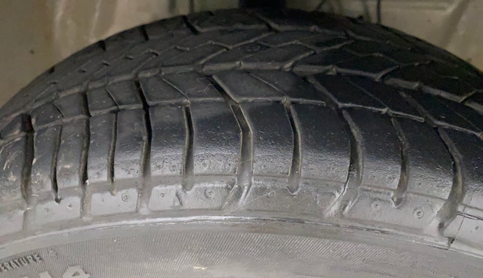 2017 Toyota Etios Liva G, Petrol, Manual, 50,222 km, Right Front Tyre Tread