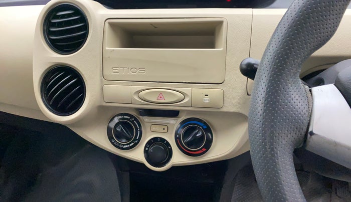 2017 Toyota Etios Liva G, Petrol, Manual, 50,222 km, AC Unit - Minor issue in the heater switch