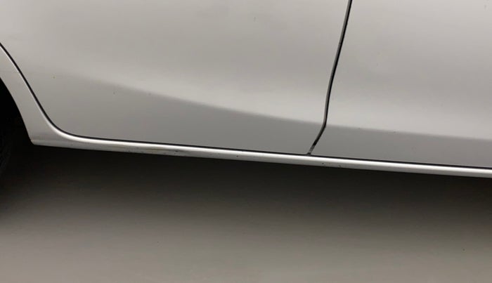 2017 Toyota Etios Liva G, Petrol, Manual, 50,222 km, Right running board - Slightly dented