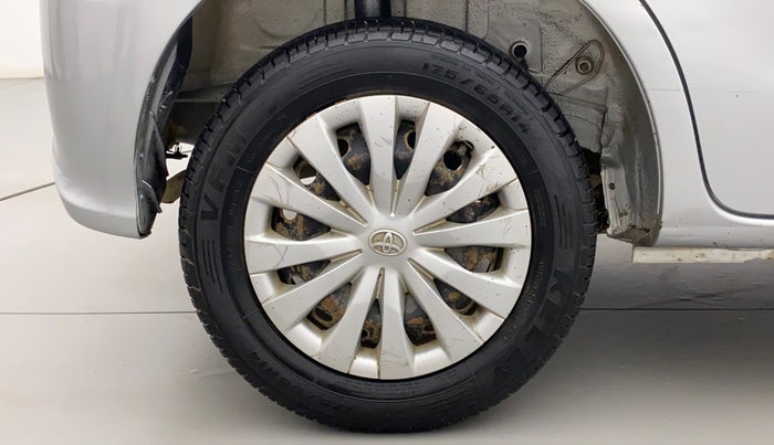 2017 Toyota Etios Liva G, Petrol, Manual, 50,222 km, Right Rear Wheel