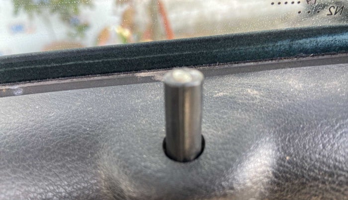 2019 Datsun Redi Go S 1.0 AMT, Petrol, Automatic, 37,337 km, Lock system - Door lock knob has minor damage