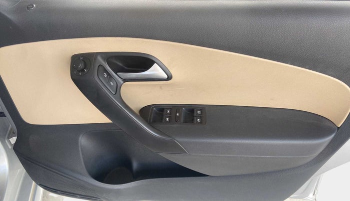 2016 Volkswagen Polo HIGHLINE1.2L, Petrol, Manual, 74,761 km, Driver Side Door Panels Control