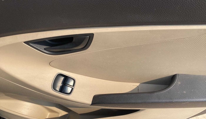 2017 Hyundai Eon MAGNA +, Petrol, Manual, 15,621 km, Driver Side Door Panels Control