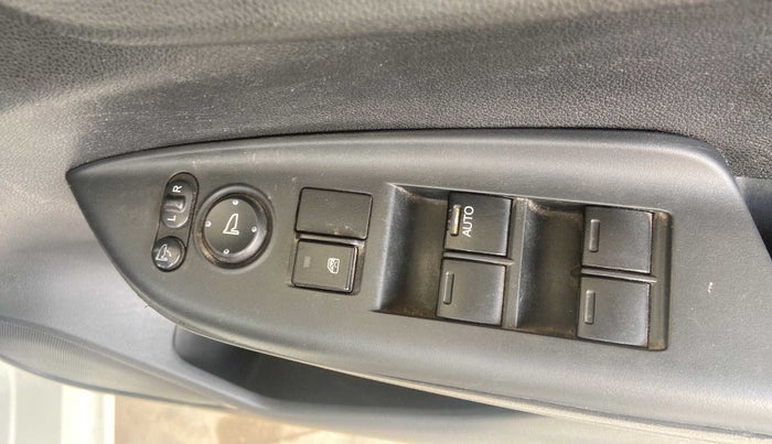 2017 Honda Jazz 1.2L I-VTEC V AT, Petrol, Automatic, 44,475 km, Right front window switch / handle - Minor damage
