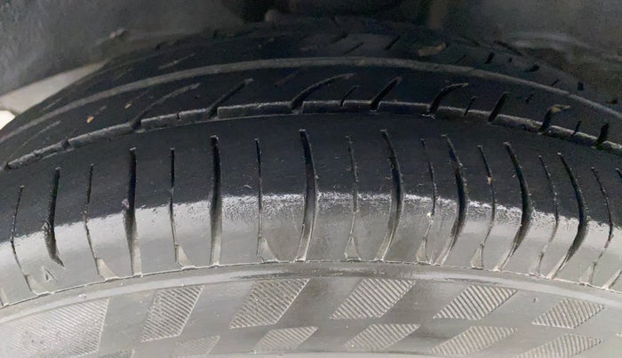 2017 Maruti OMNI E 8 STR, Petrol, Manual, 48,543 km, Left Front Tyre Tread