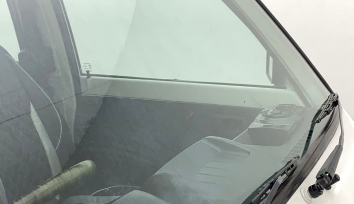 2017 Maruti OMNI E 8 STR, Petrol, Manual, 48,543 km, Front windshield - Minor spot on windshield