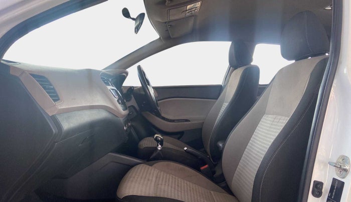 2018 Hyundai Elite i20 ASTA 1.2 (O), Petrol, Manual, 72,762 km, Right Side Front Door Cabin