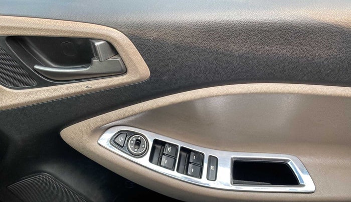 2015 Hyundai Elite i20 SPORTZ 1.2 (O), Petrol, Manual, 32,686 km, Driver Side Door Panels Control