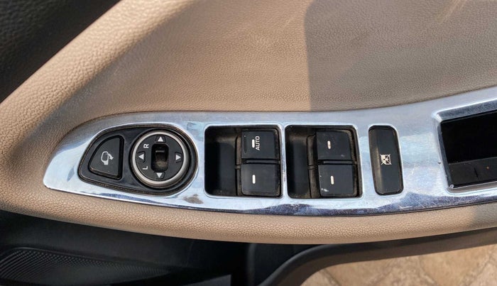 2015 Hyundai Elite i20 SPORTZ 1.2 (O), Petrol, Manual, 32,686 km, Right front window switch / handle - Master window function not working