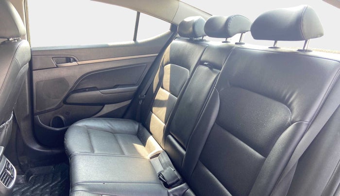 2018 Hyundai New Elantra 2.0 SX(O) AT PETROL, Petrol, Automatic, 67,245 km, Right Side Rear Door Cabin