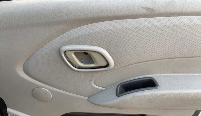 2016 Datsun Redi Go T (O), Petrol, Manual, 56,664 km, Driver Side Door Panels Control