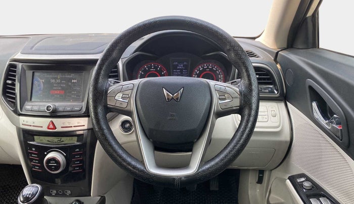 2022 Mahindra XUV300 W8 (O) 1.2 PETROL, Petrol, Manual, 23,577 km, Steering Wheel Close Up