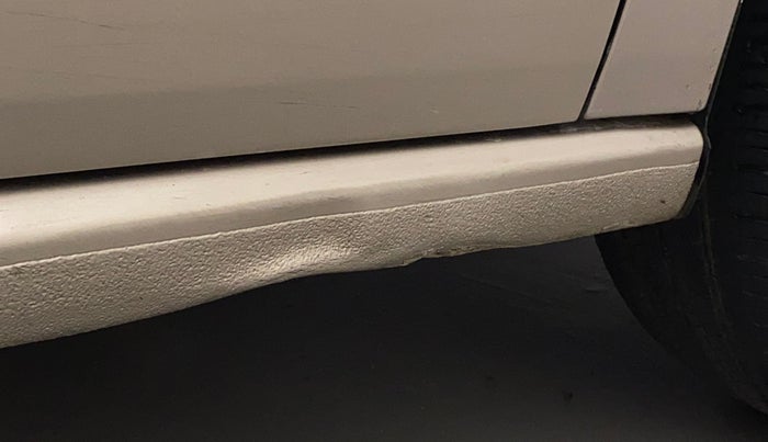 2016 Volkswagen Vento HIGHLINE 1.6 MPI, Petrol, Manual, 83,407 km, Right running board - Slightly dented