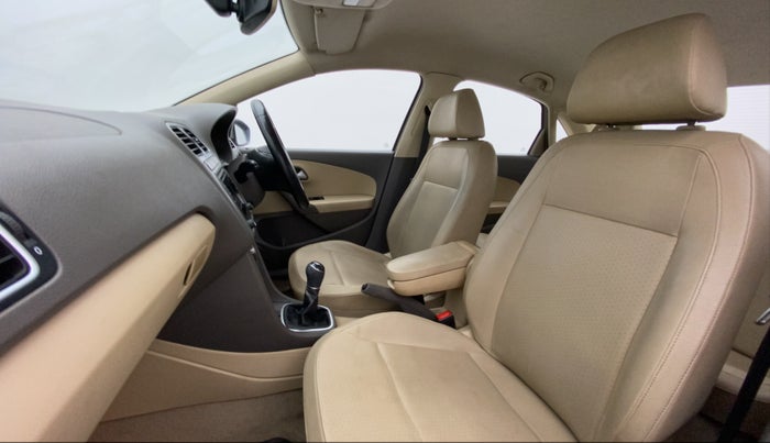 2016 Volkswagen Vento HIGHLINE 1.6 MPI, Petrol, Manual, 83,407 km, Right Side Front Door Cabin