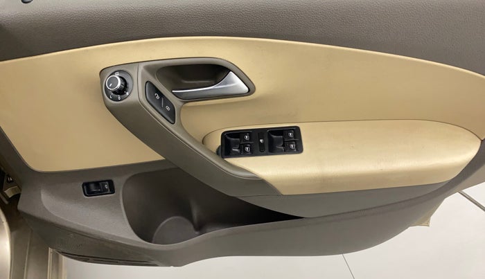 2016 Volkswagen Vento HIGHLINE 1.6 MPI, Petrol, Manual, 83,407 km, Driver Side Door Panels Control