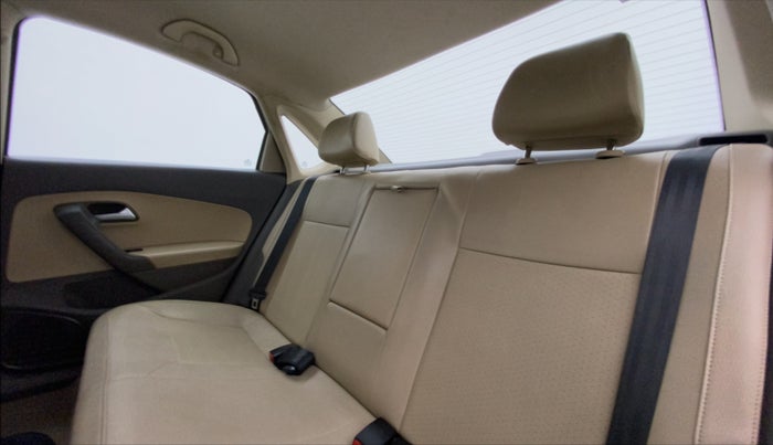 2016 Volkswagen Vento HIGHLINE 1.6 MPI, Petrol, Manual, 83,407 km, Right Side Rear Door Cabin