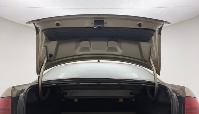 2016 Volkswagen Vento HIGHLINE 1.6 MPI, Petrol, Manual, 83,407 km, Boot Door Open