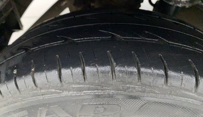 2015 Hyundai Eon ERA +, Petrol, Manual, 84,708 km, Right Rear Tyre Tread