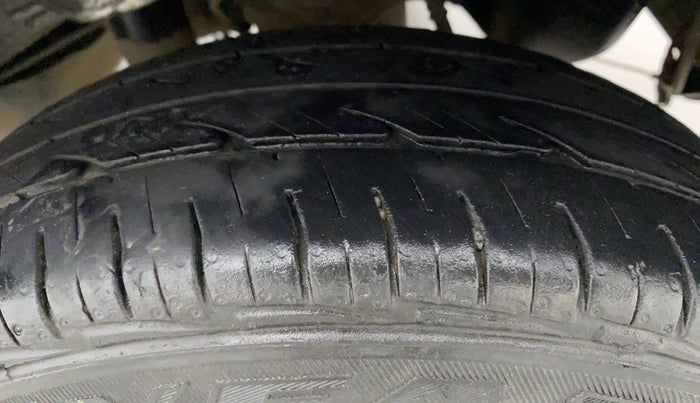 2015 Hyundai Eon ERA +, Petrol, Manual, 84,708 km, Left Rear Tyre Tread