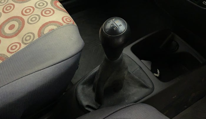 2015 Hyundai Eon ERA +, Petrol, Manual, 21,963 km, Gear lever - Boot cover slightly torn