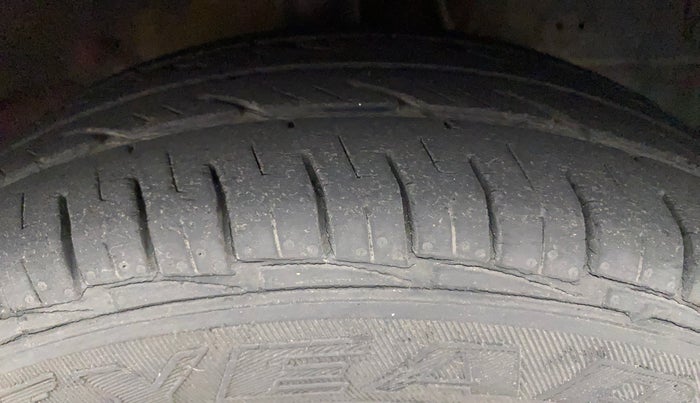 2015 Hyundai Eon ERA +, Petrol, Manual, 21,963 km, Right Front Tyre Tread