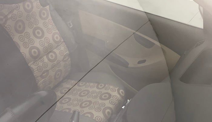 2015 Hyundai Eon ERA +, Petrol, Manual, 21,963 km, Front windshield - Minor spot on windshield