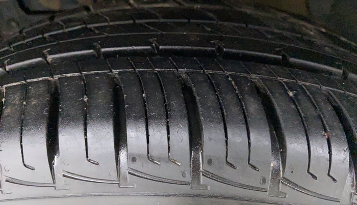 2019 Maruti Vitara Brezza VDI, Diesel, Manual, 5,899 km, Left Front Tyre Tread