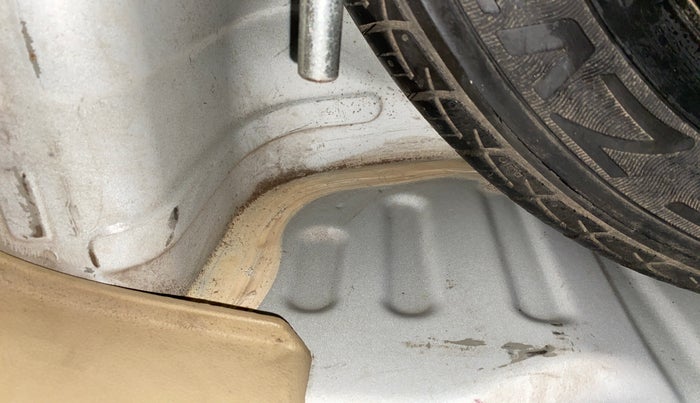 2013 Honda Brio V MT, Petrol, Manual, 84,814 km, Boot floor - Slight discoloration