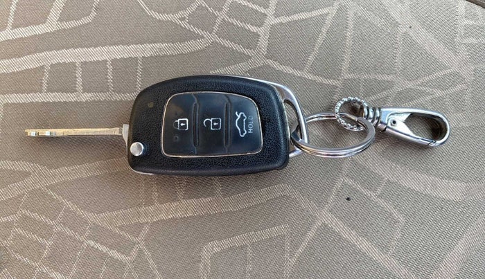 2014 Hyundai Xcent S 1.2, Petrol, Manual, 31,077 km, Key Close Up