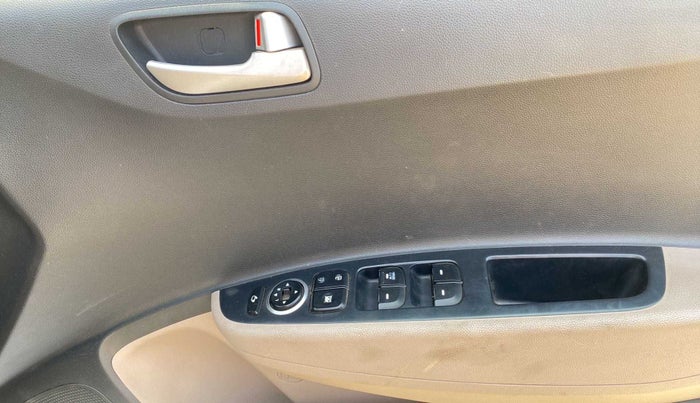2014 Hyundai Xcent S 1.2, Petrol, Manual, 31,077 km, Driver Side Door Panels Control