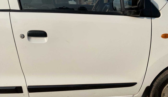 2014 Maruti Wagon R 1.0 LXI, Petrol, Manual, 84,322 km, Driver-side door - Minor scratches