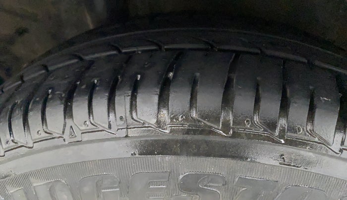2013 Honda Amaze 1.5L I-DTEC S, Diesel, Manual, 1,06,315 km, Right Rear Tyre Tread