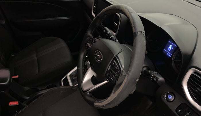 2020 Hyundai VENUE SX PLUS 1.0 TURBO DCT, Petrol, Automatic, 54,289 km, Steering wheel - Steering cover is minor torn