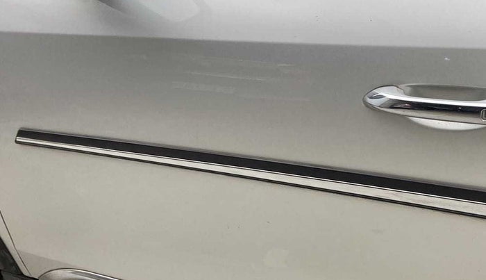 2019 Mahindra XUV300 W8 1.2 PETROL, Petrol, Manual, 47,968 km, Front passenger door - Slightly dented