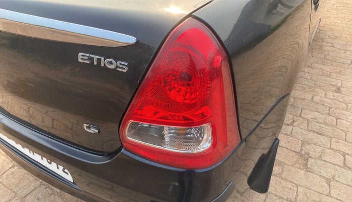 2011 Toyota Etios G, Petrol, Manual, 45,012 km, Right tail light - Not functional
