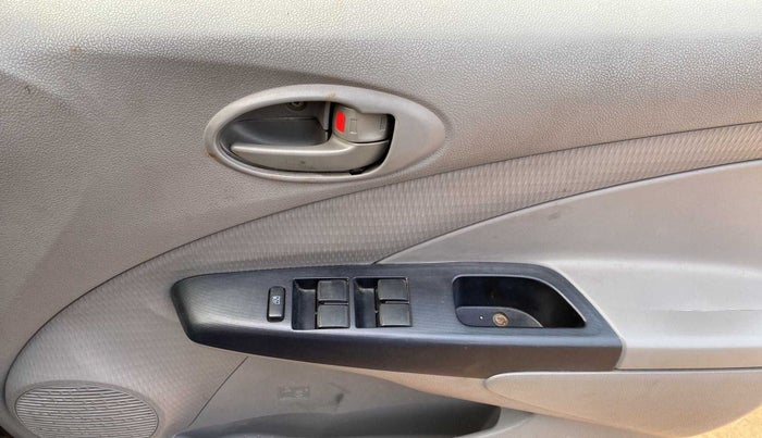 2011 Toyota Etios G, Petrol, Manual, 45,012 km, Driver Side Door Panels Control