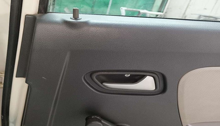 2018 Maruti Alto K10 VXI, Petrol, Manual, 34,190 km, Right rear window switch / handle - Minor damage