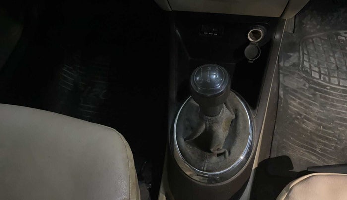 2011 Hyundai i20 MAGNA 1.2, Petrol, Manual, 38,329 km, Gear lever - Boot cover slightly torn