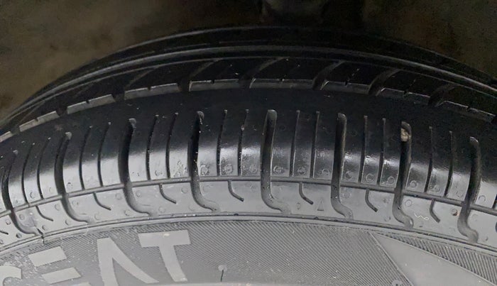 2018 Maruti Alto 800 LXI, Petrol, Manual, 65,504 km, Left Front Tyre Tread