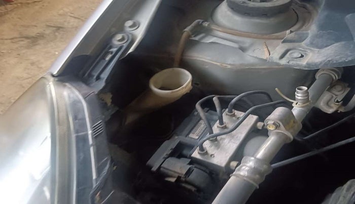 2014 Honda Amaze 1.2L I-VTEC VX AT, Petrol, Automatic, 82,570 km, Front windshield - Wiper bottle cap missing