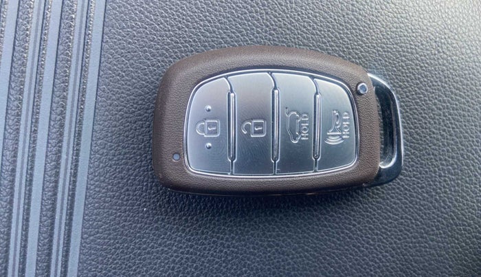 2020 Hyundai NEW I20 ASTA (O) 1.0 TURBO GDI DCT, Petrol, Automatic, 28,376 km, Key Close Up