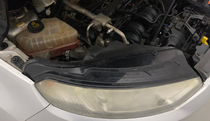 2015 Ford Ecosport TREND 1.5L PETROL, Petrol, Manual, 72,426 km, Right headlight - Clamp has minor damage