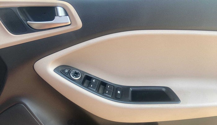 2020 Hyundai Elite i20 ASTA (O) CVT, Petrol, Automatic, 5,283 km, Driver Side Door Panels Control