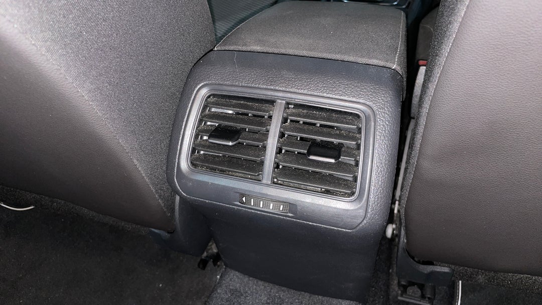 2018 Volkswagen Golf 110 Tsi Trendline, Automatic, 103584 km, Rear A/C Vent