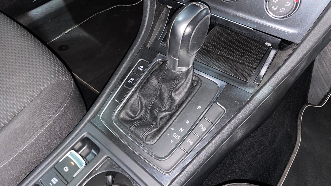 2018 Volkswagen Golf 110 Tsi Trendline, Automatic, 103584 km, Gear Lever 