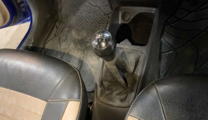 2016 Hyundai Eon ERA +, Petrol, Manual, 52,591 km, Gear lever - Boot cover slightly torn