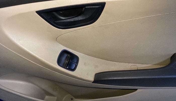 2016 Hyundai Eon ERA +, Petrol, Manual, 52,591 km, Driver Side Door Panels Control