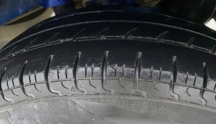 2016 Hyundai Eon ERA +, Petrol, Manual, 62,710 km, Left Rear Tyre Tread