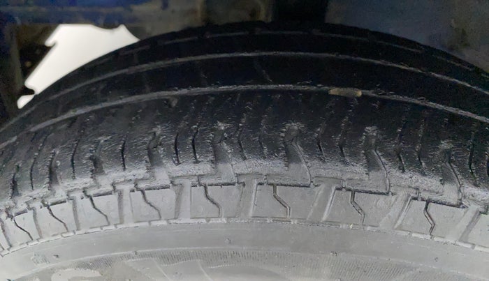 2016 Hyundai Eon ERA +, Petrol, Manual, 62,710 km, Left Front Tyre Tread
